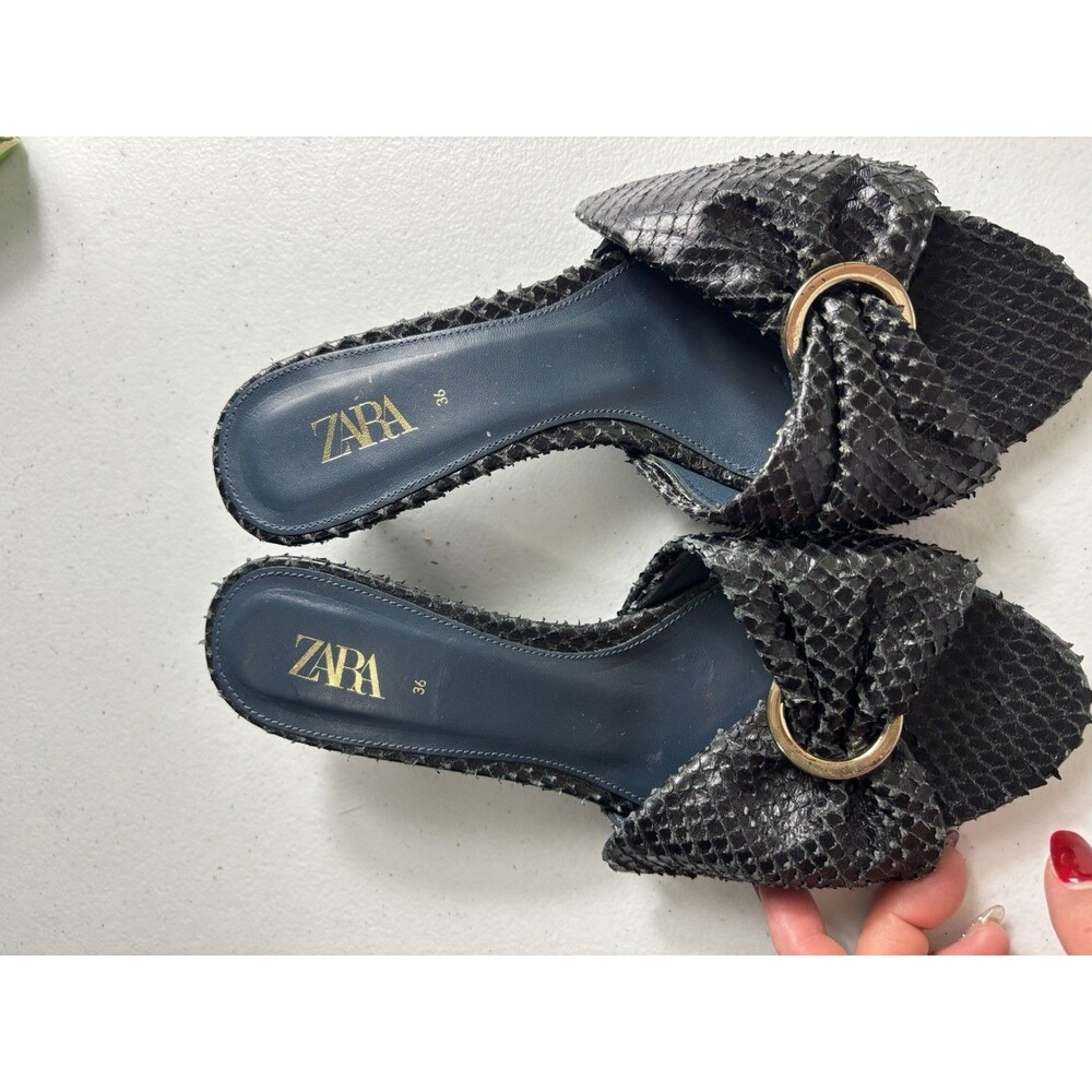 Zara Size 36 US 5/5.5 Blue Collection Leather Slip On Low Kitten Heels